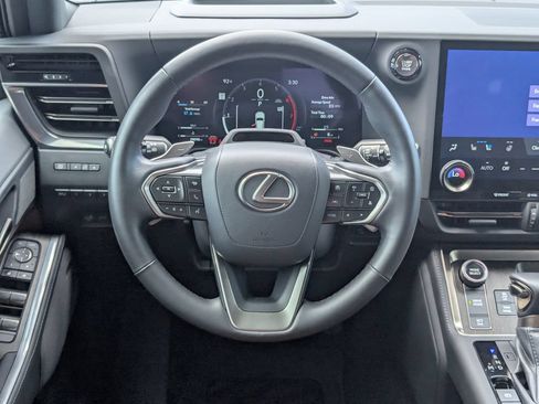 Used 2024 Lexus GX 550 w/ Cold Area Package AWD/4WD image 17