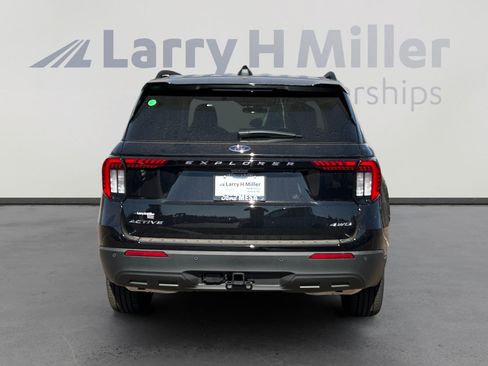 New 2026 Ford Explorer Active AWD/4WD image 4