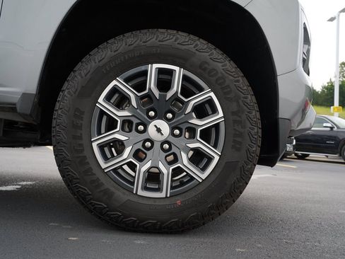Used 2024 Chevrolet Colorado Z71 w/ Z71 Convenience Package 2 AWD/4WD image 31