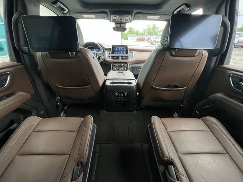 Used 2023 Chevrolet Suburban High Country w/ Premium Package 2 AWD/4WD image 11