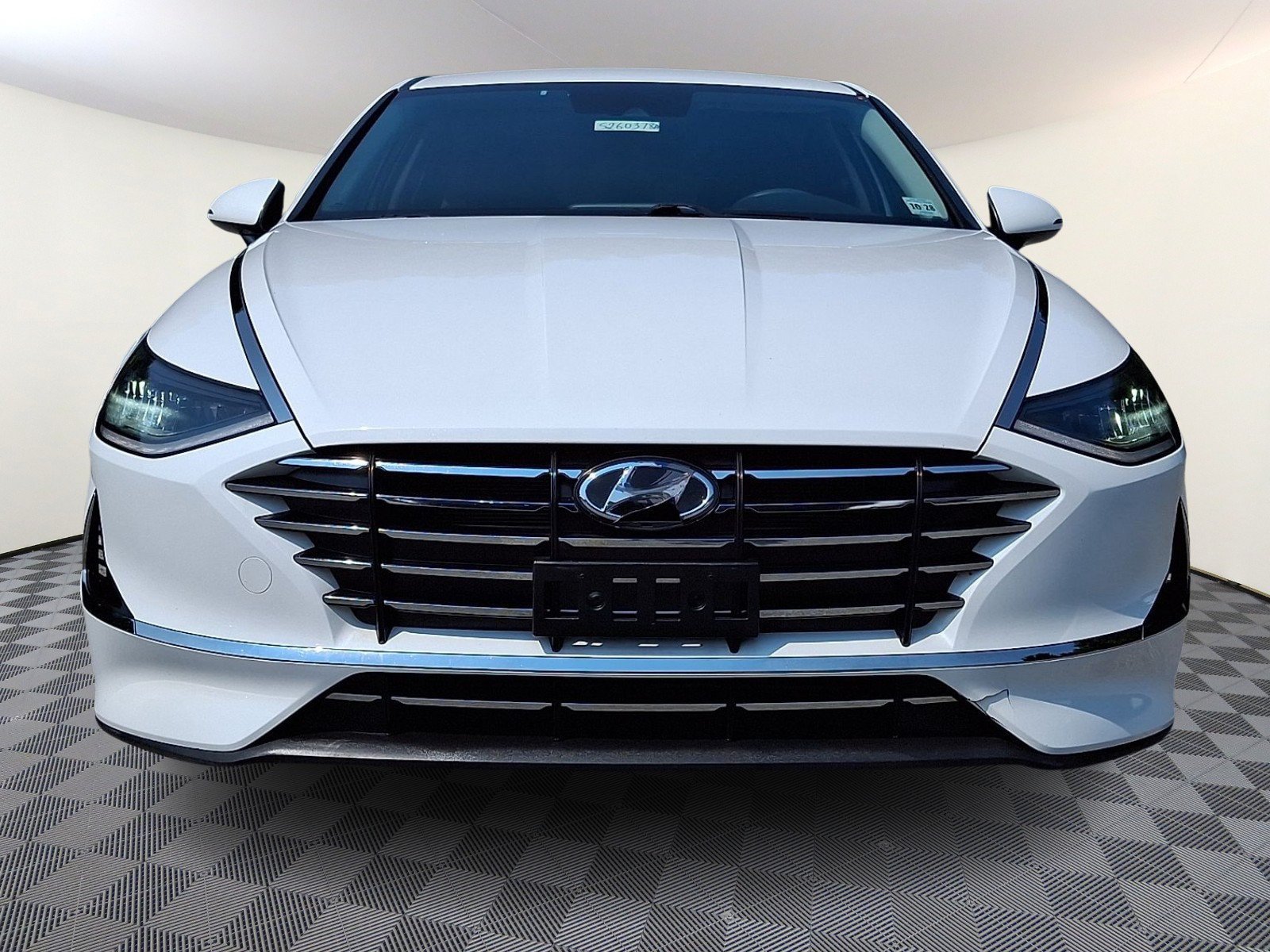 Used 2023 Hyundai Sonata SE w/ Preferred Accessory Package FWD image 2