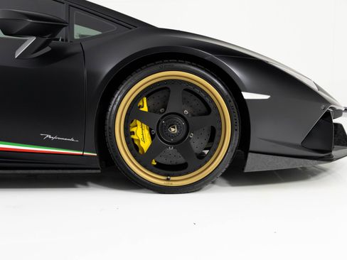 Used 2018 Lamborghini Huracan Performante image 13