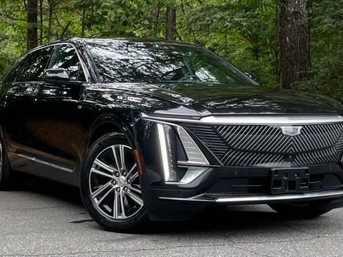 Used 2024 Cadillac Lyriq Luxury AWD/4WD image 9