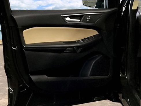 Used 2022 Ford Edge SE w/ Black Appearance Package image 20