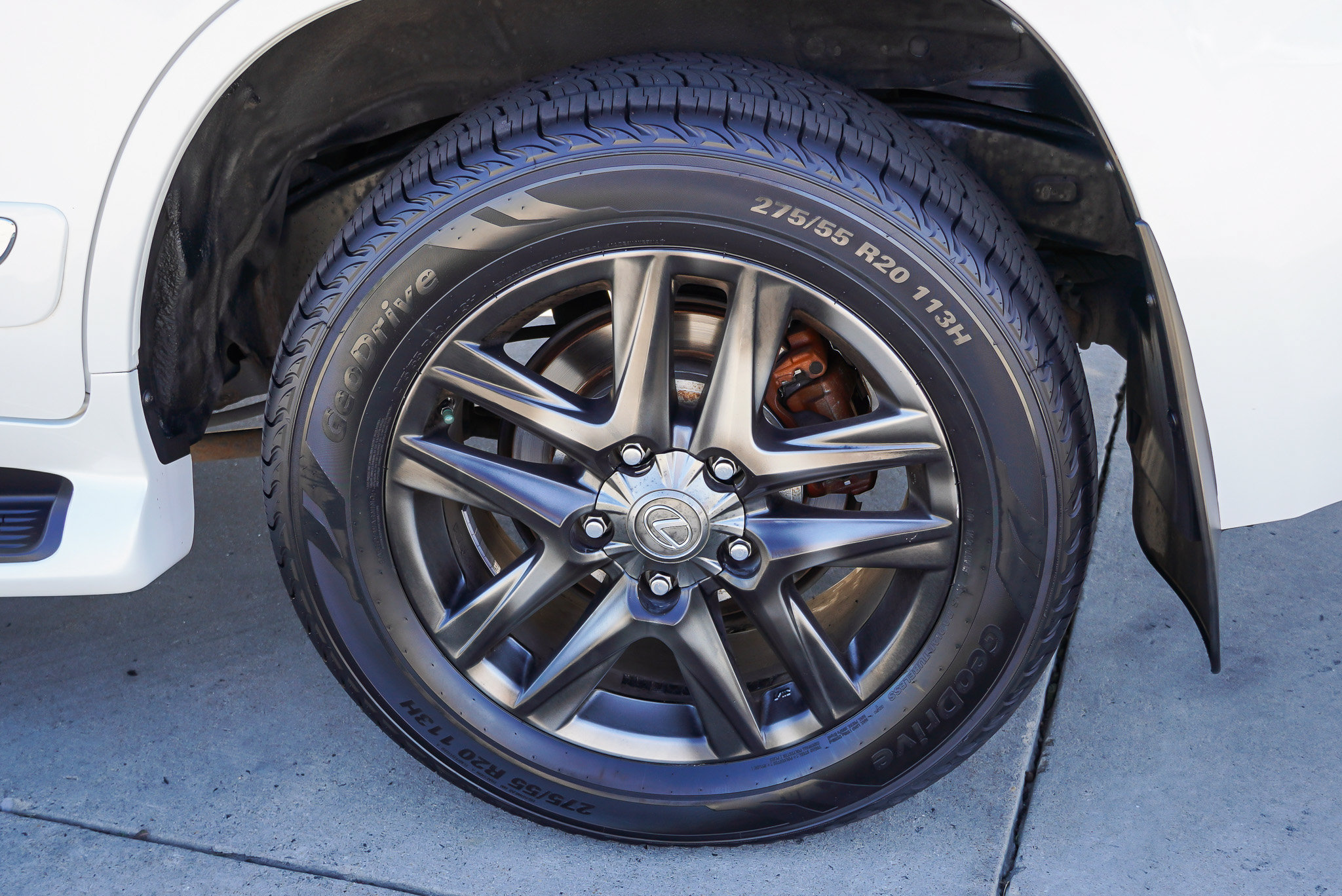 Used 2015 Lexus LX 570 4WD w/ Luxury Package image 18