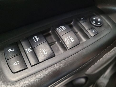 Used 2019 Jeep Grand Cherokee Altitude RWD image 27