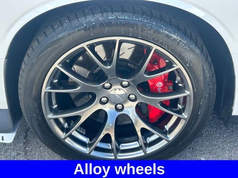 Used 2015 Dodge Challenger SRT image 18