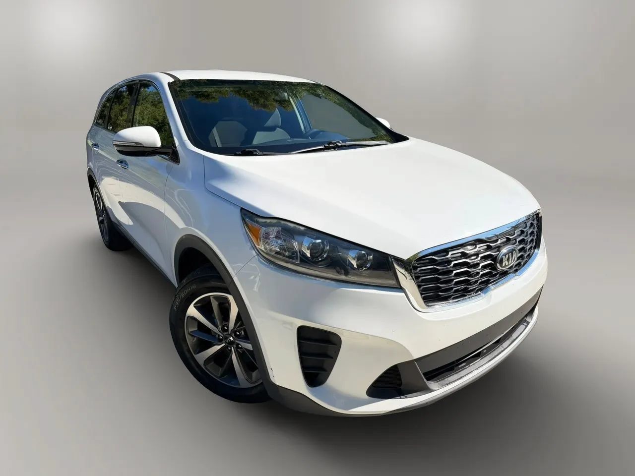 Used 2020 Kia Sorento FWD V6 image 2