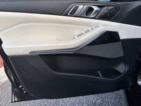 Used 2023 BMW X7 xDrive40i w/ Executive Package image 18