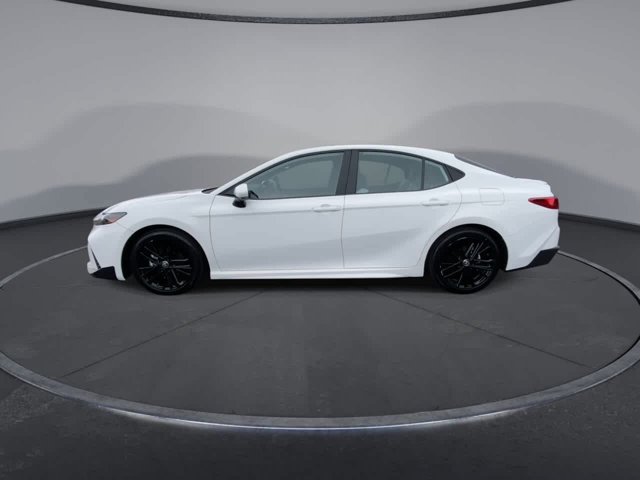 Certified 2025 Toyota Camry SE FWD image 5