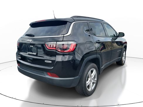 Used 2023 Jeep Compass Latitude AWD/4WD image 4