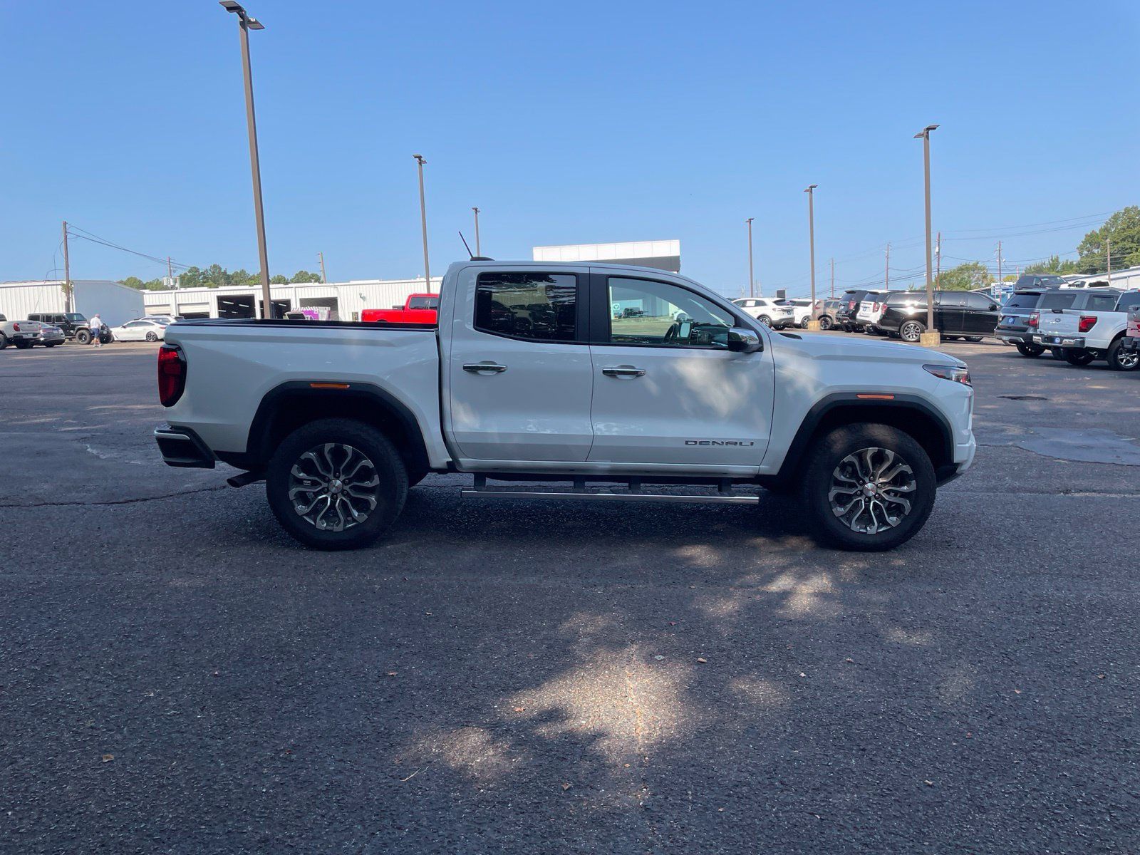 Used 2024 GMC Canyon Denali AWD/4WD image 7