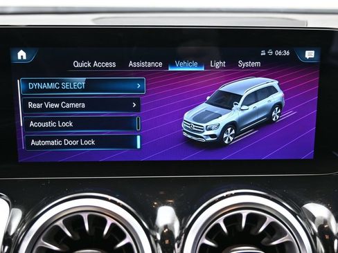 Used 2022 Mercedes-Benz GLB 250 w/ Premium Package Lite image 32