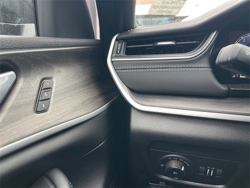New 2025 Jeep Grand Cherokee L Limited image 19