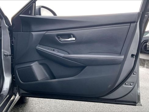 Used 2024 Nissan Sentra SV FWD image 11