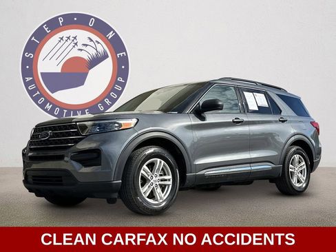 Used 2024 Ford Explorer XLT image 2