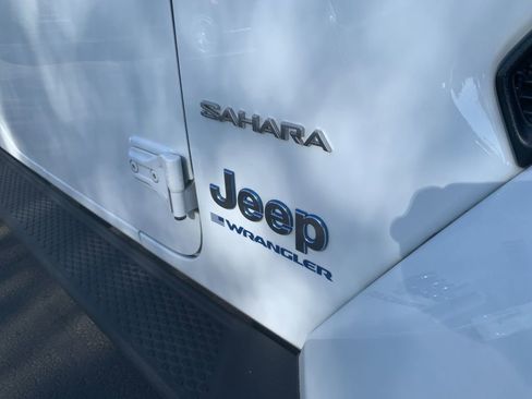 Used 2023 Jeep Wrangler Unlimited Sahara w/ Cold Weather Group image 6