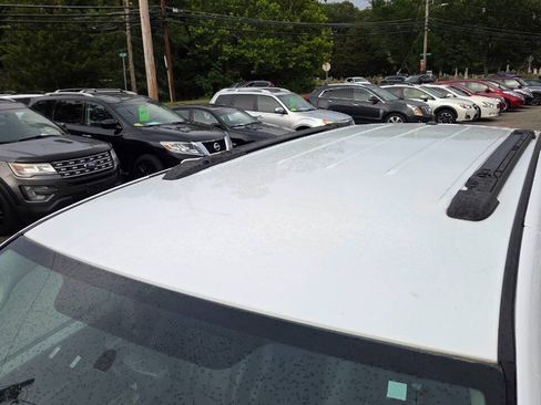Used 2016 Chrysler Town & Country Touring FWD image 21