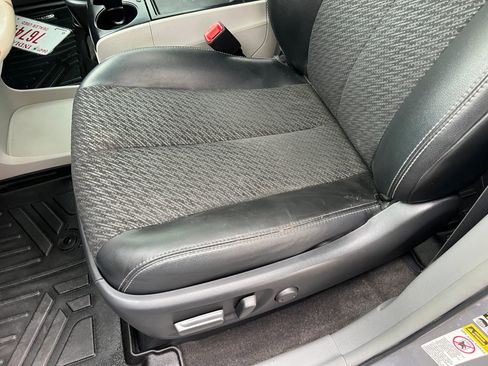 Used 2013 Toyota Sienna SE image 11