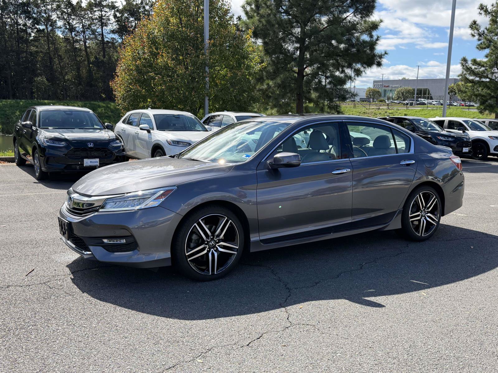 Used 2017 Honda Accord Touring image 5