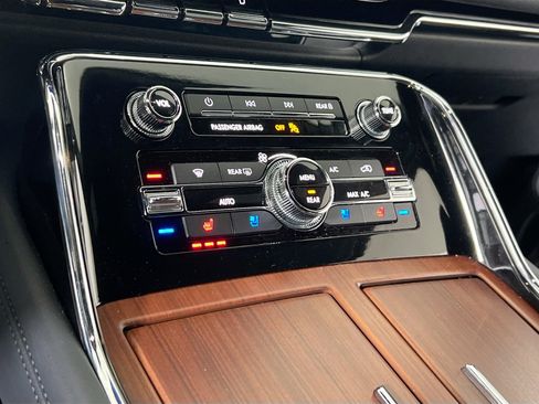 Used 2022 Lincoln Navigator Reserve image 16