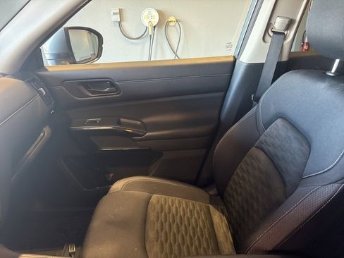 Used 2024 Nissan Pathfinder SV image 22