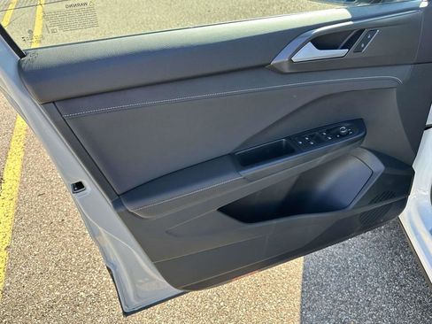 New 2025 Volkswagen Taos SE image 13