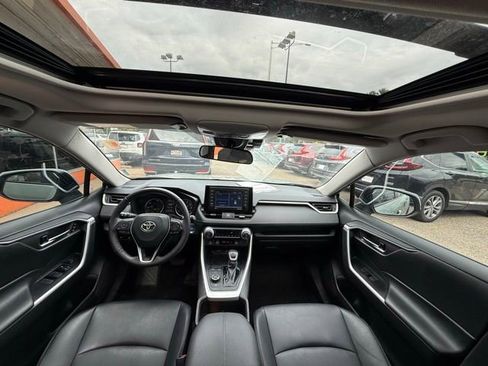 Used 2022 Toyota RAV4 XLE Premium image 13