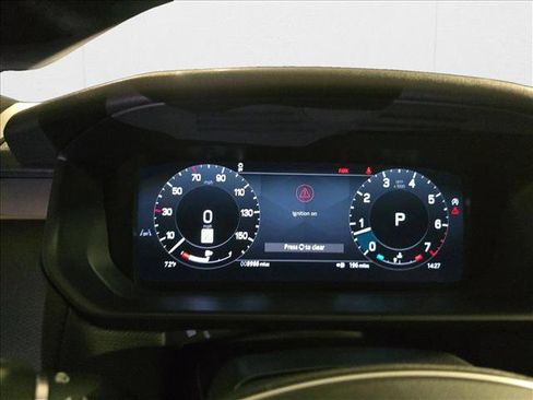 Certified 2024 Land Rover Discovery Dynamic SE image 17