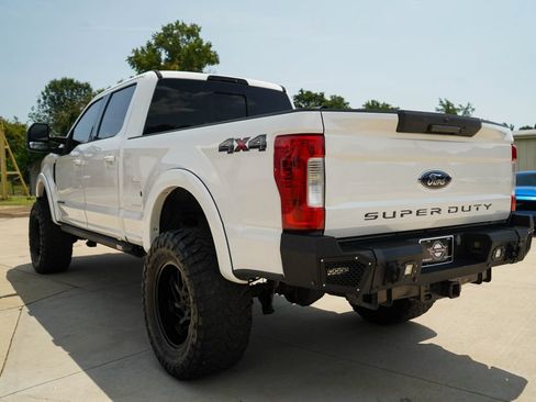 Used 2019 Ford F250 Lariat w/ Lariat Value Package AWD/4WD image 4