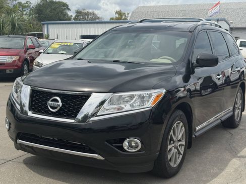 Used 2015 Nissan Pathfinder SL FWD image 4