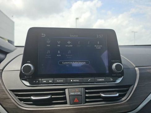 Used 2025 Nissan Altima 2.5 SV FWD image 38