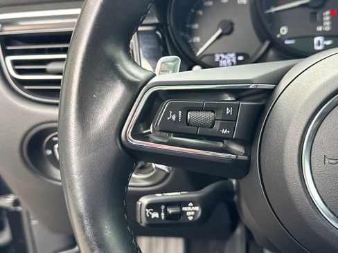 Used 2023 Porsche Macan AWD/4WD image 25