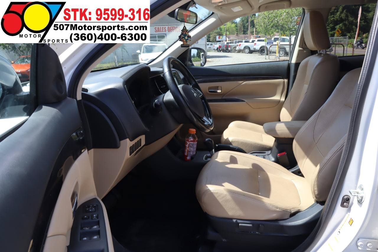 Used 2016 Mitsubishi Outlander SEL AWD/4WD image 12