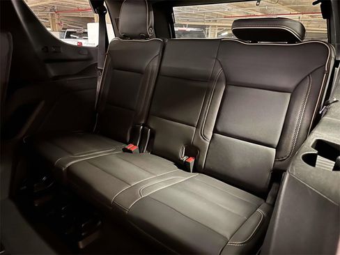 Used 2023 GMC Yukon SLT image 18