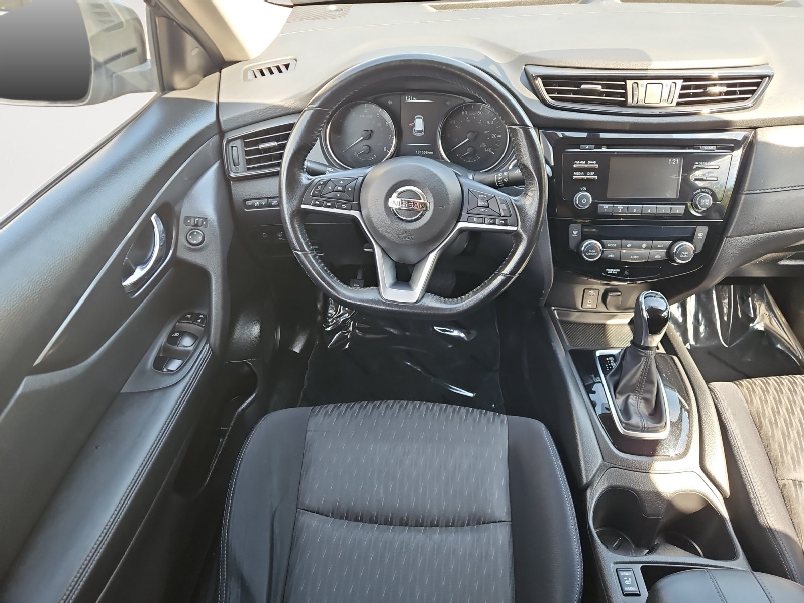 Used 2017 Nissan Rogue SV FWD image 10
