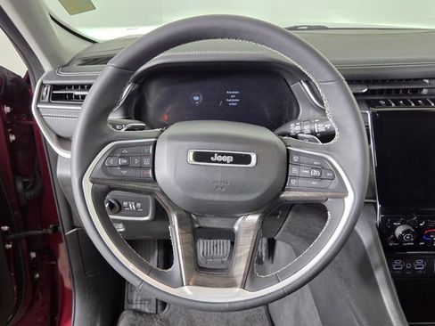 Used 2023 Jeep Grand Cherokee Limited w/ Black Appearance Package image 17