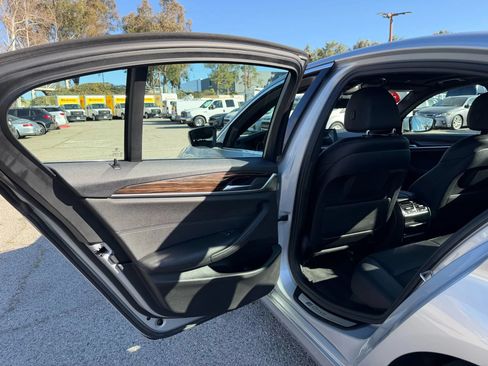 Used 2019 BMW 530e w/ Premium Package RWD image 19
