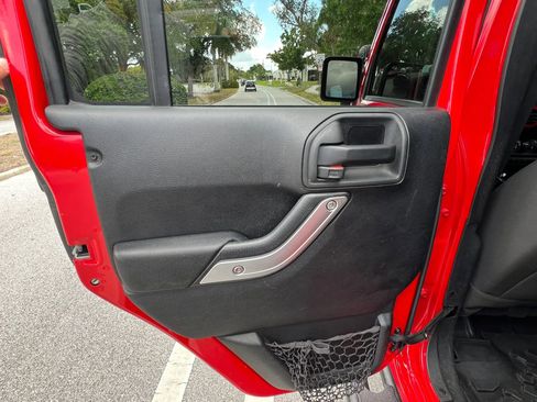 Used 2015 Jeep Wrangler Unlimited Sport w/ Quick Order Package 24S AWD/4WD image 5