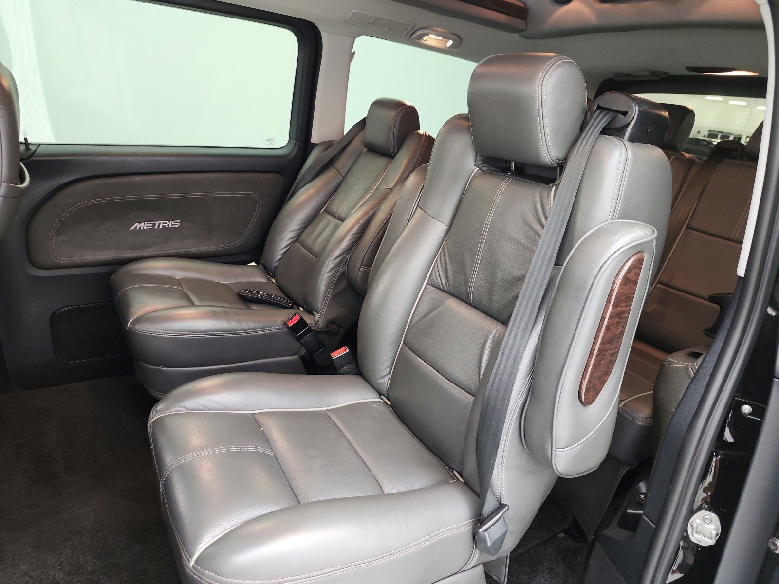 Used 2018 Mercedes-Benz Metris Passenger image 13