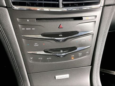 Used 2019 Lincoln MKT AWD image 34