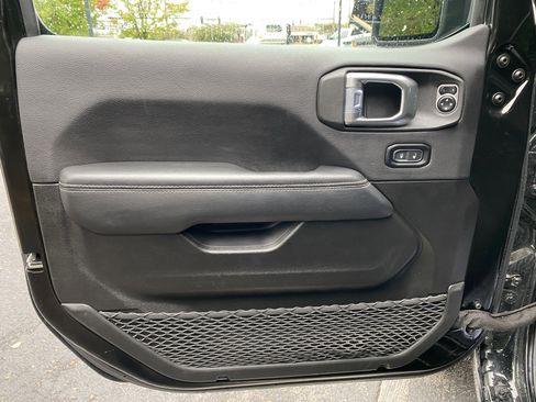 Used 2023 Jeep Gladiator Overland image 15