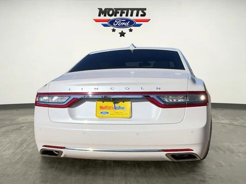 Used 2018 Lincoln Continental Select image 4