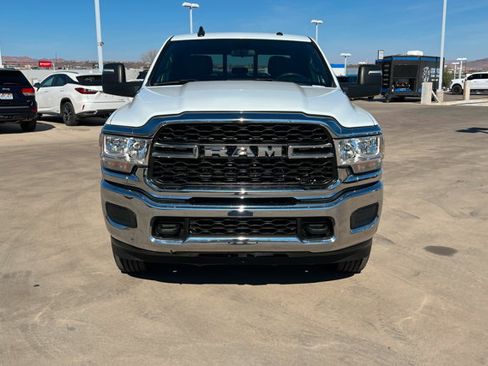 Used 2024 RAM 3500 Tradesman w/ Chrome Appearance Group AWD/4WD image 8