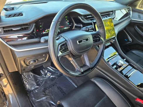 Used 2023 Jeep Grand Cherokee Overland w/ Advanced Protech Group III AWD/4WD image 15