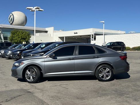 Certified 2023 Volkswagen Jetta SE image 2