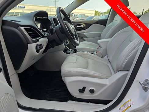 Used 2020 Jeep Cherokee Latitude Lux w/ Comfort/Convenience Group AWD/4WD image 10