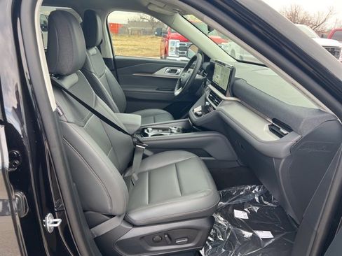 New 2025 Ford Explorer Active w/ Active Comfort Package image 11