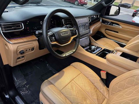 Used 2023 Jeep Grand Wagoneer L Series III image 37