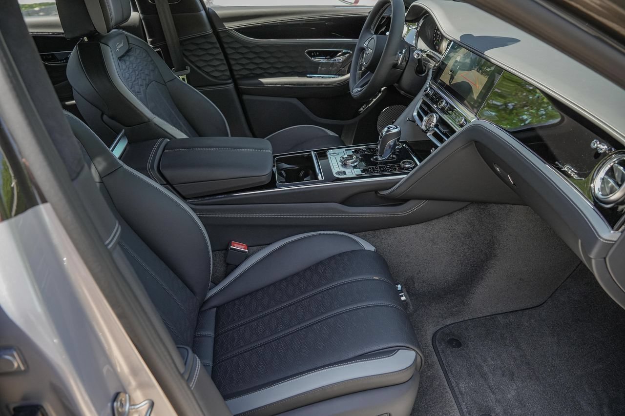 Certified 2025 Bentley Flying Spur Plug-In Hybrid AWD/4WD image 38